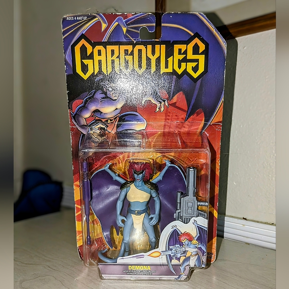 Sealed Vintage 1995 Kenner Toys Gargoyles "DEMONA" Action Figure